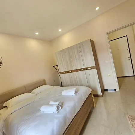 Light Saranda, Prime Tourist Area Appartement *